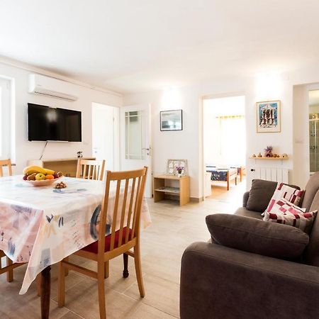 Apartment Katarina พูลา ภายนอก รูปภาพ