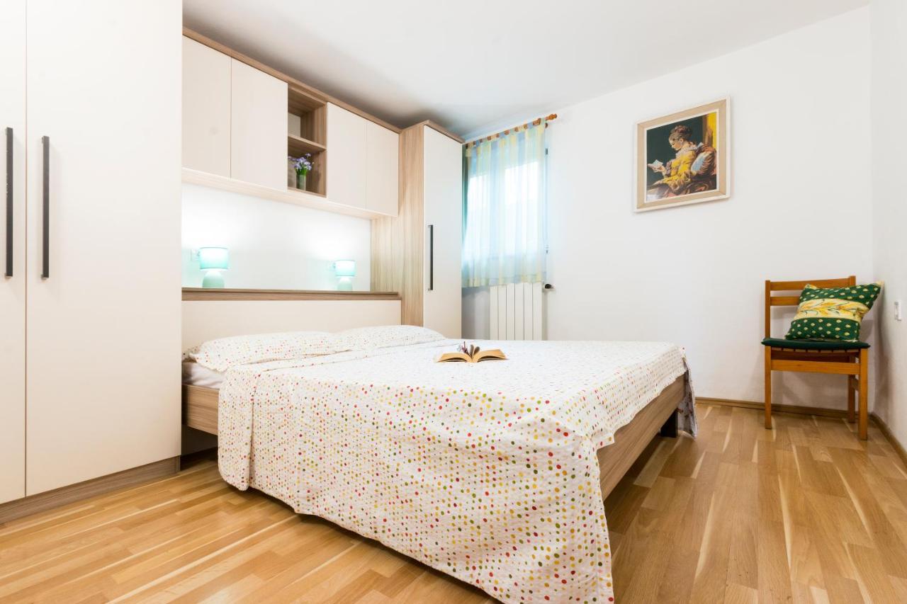 Apartment Katarina พูลา ภายนอก รูปภาพ